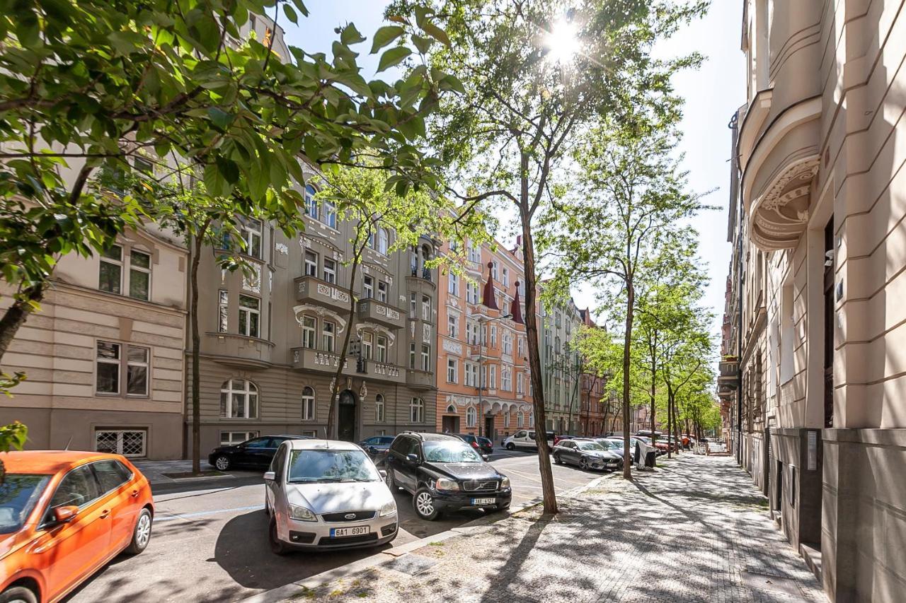 Alfons Mucha Flat / Quiet Street / National Museum Appartement Prague